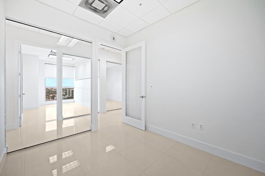 More Photos Of 175 SW 7th St, Miami Medical For Sale