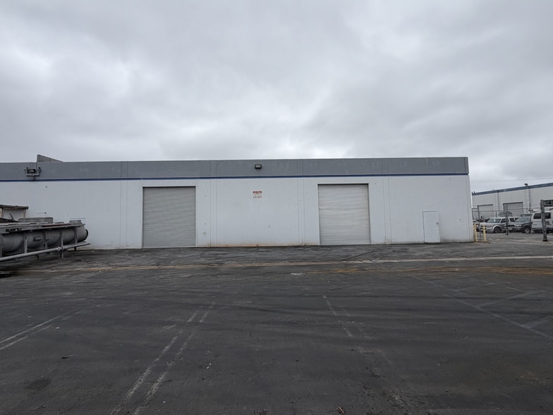More Photos Of 1000-1020 Commercial Ave, Oxnard Warehouse For Lease