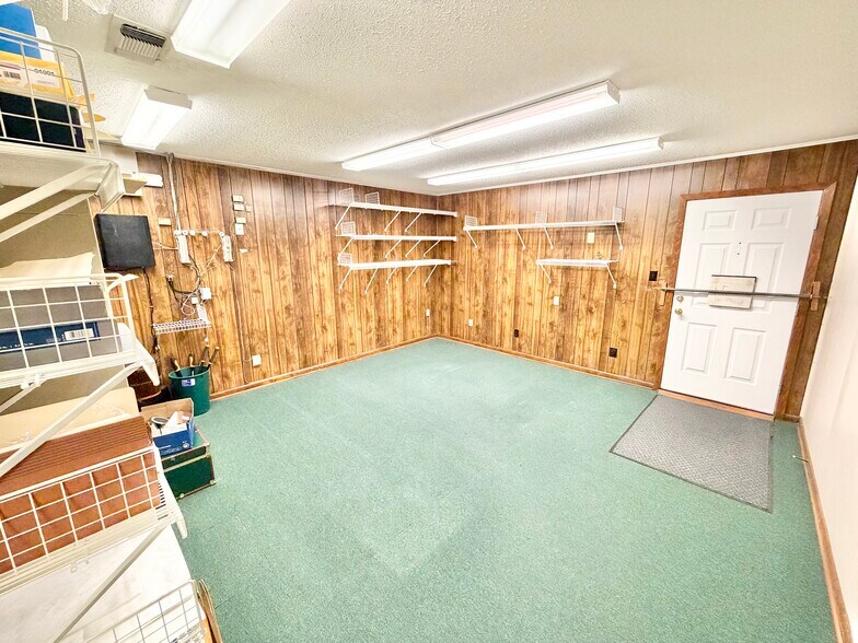 More Photos Of 105 N Hickory St, Aberdeen Flex For Sale