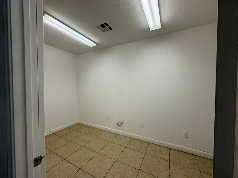 More Photos Of 5151 Procyon St, Las Vegas Warehouse For Lease