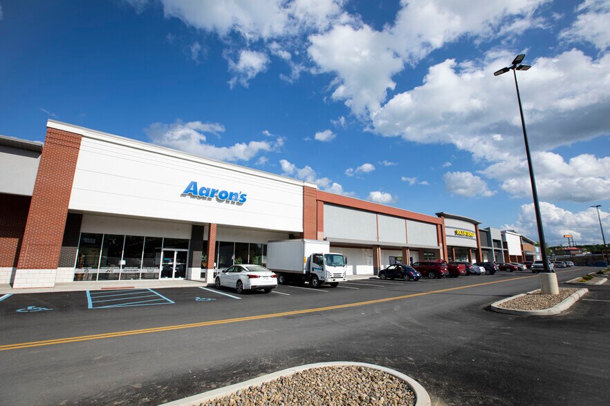 More Photos Of 2600 Middletown Commons, White Hall Storefront For Lease