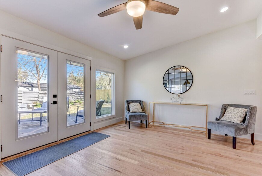 More Photos Of 7002 Whispering Oaks Dr, Austin Specialty For Sale