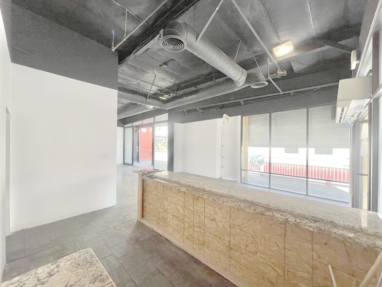 More Photos Of 1001 S Maple Ave, Los Angeles Storefront For Lease