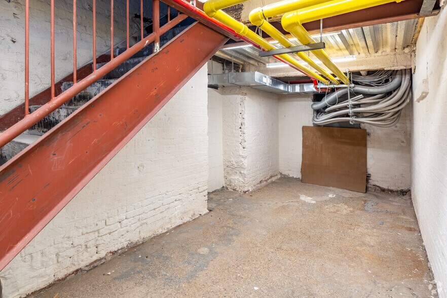 More Photos Of 1295 Madison Ave, New York Multifamily For Sale