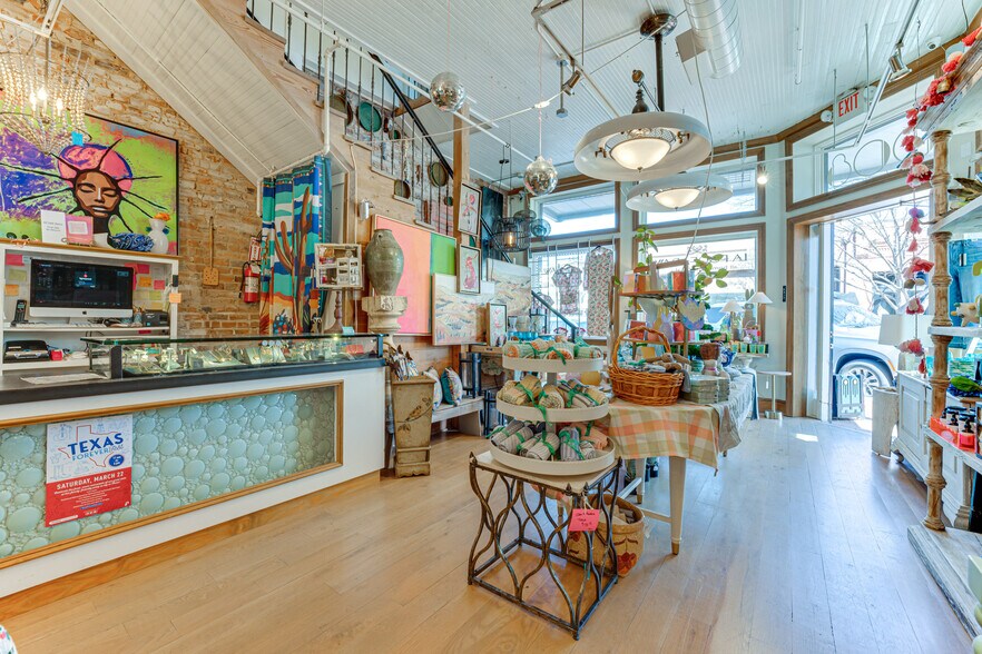 More Photos Of 1008 E 15th St, Plano Storefront Retail Office For Sale