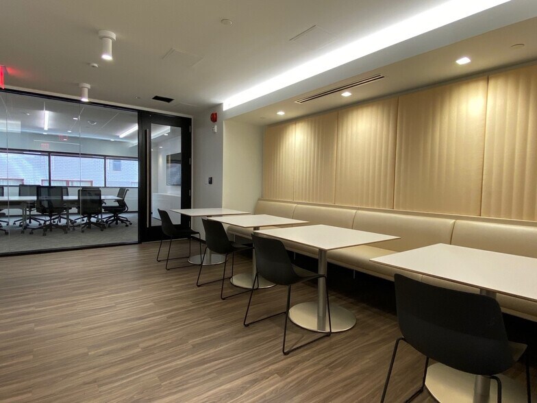 More Photos Of 1101 Vermont Ave NW, Washington Office For Lease