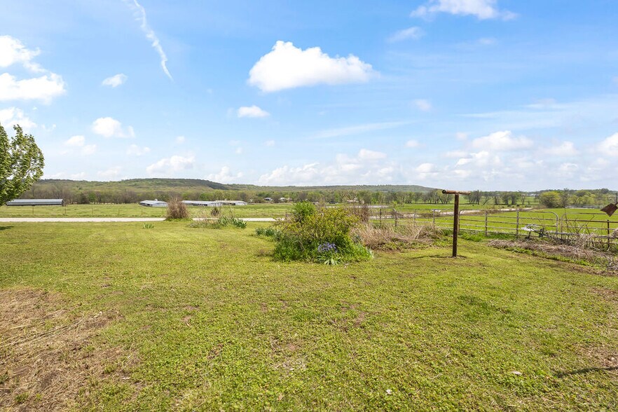 More Photos Of 10535 N Highway 59, Summers Land For Sale