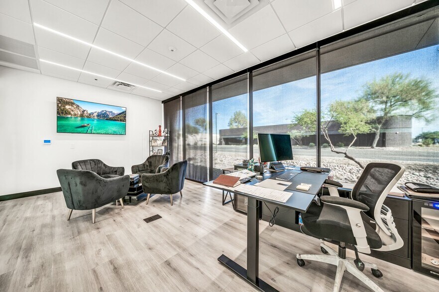 More Photos Of 14505 N Hayden Rd, Scottsdale Light Distribution For Lease