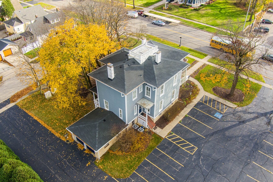 More Photos Of 223 E State St, Geneva Office For Sale