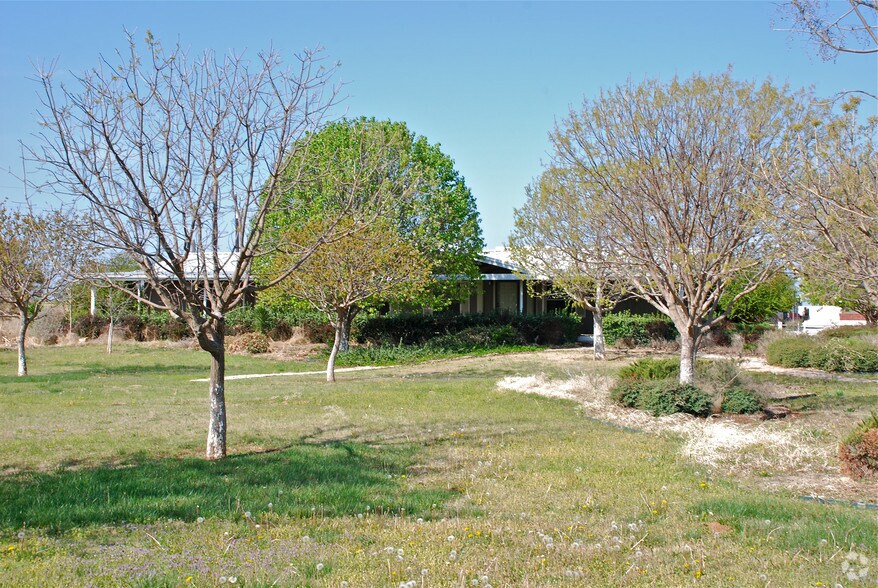 More Photos Of 500 Dennis Rd, Weatherford Flex For Lease