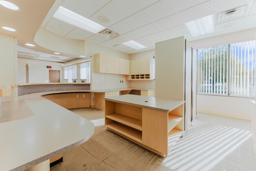 More Photos Of 1875 West Pointe Dr, Oshkosh Medical For Sale