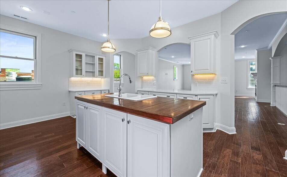 More Photos Of 1262 S 13th St, Omaha Storefront For Sale