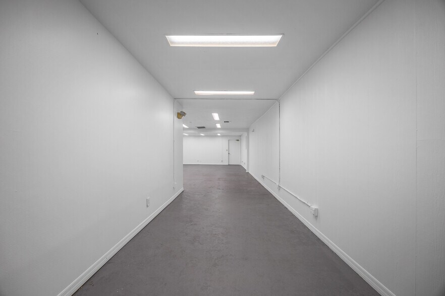 More Photos Of 128 Tomahawk Dr, Indian Harbour Beach Warehouse For Sale