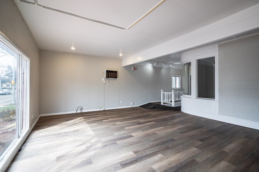 Primary Photo Of 1601 Jackson St, La Crosse General Retail For Lease