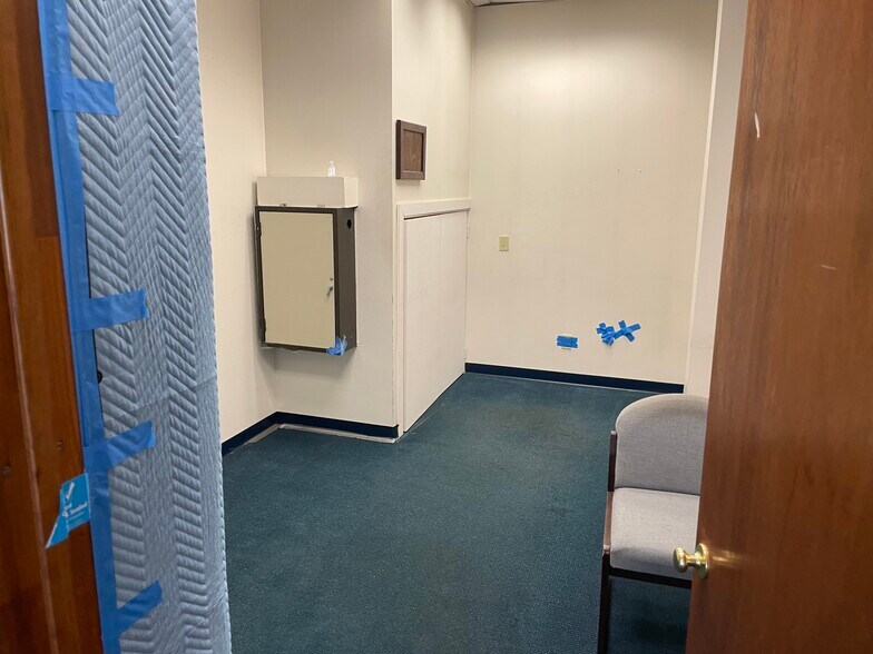 More Photos Of 4865 Arthur Kill Rd, Staten Island Warehouse For Lease