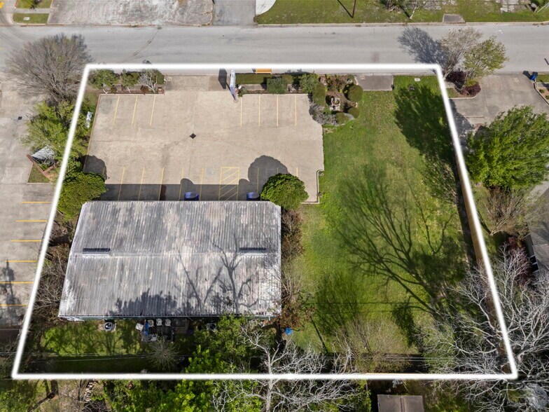 More Photos Of 125 E Galveston St, League City Freestanding For Sale