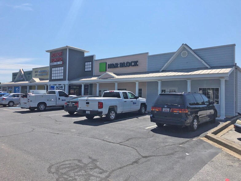 More Photos Of 1407 W Wade Hampton Blvd, Greer Unknown For Lease