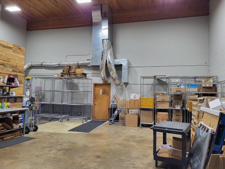 More Photos Of 555 Conger St, Eugene Flex For Sale