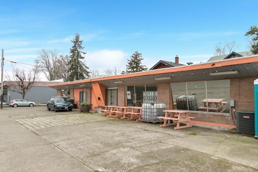 More Photos Of 3210-3236 SE 50th Ave, Portland Storefront Retail Office For Lease