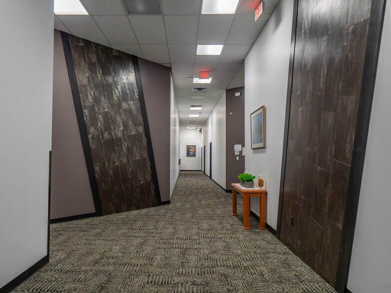 More Photos Of 2914 Montopolis Dr, Austin Light Manufacturing For Lease