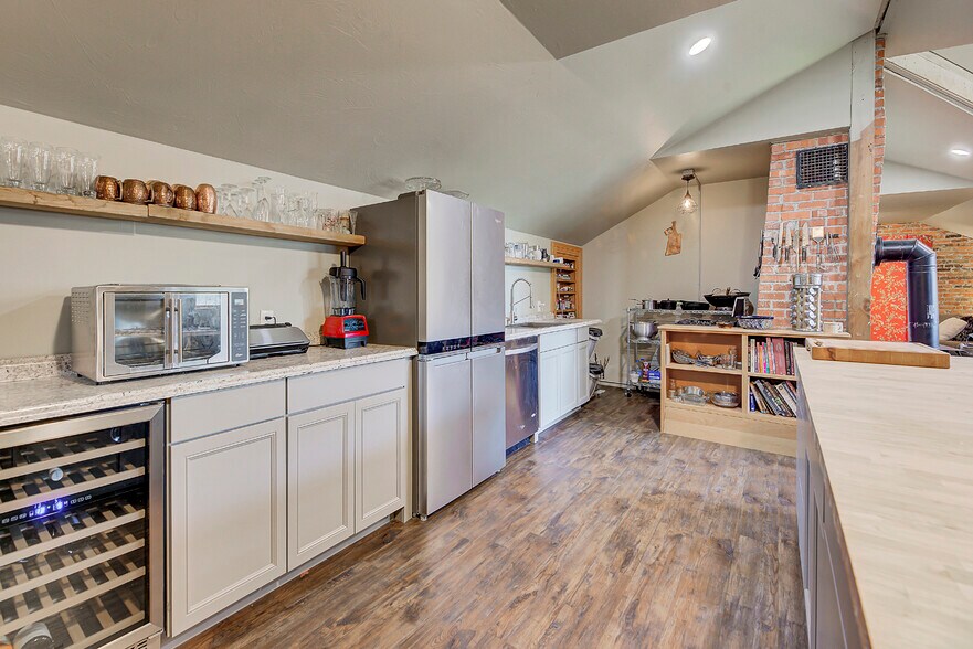 More Photos Of 2245 Head Ln, Helena Hotel For Sale