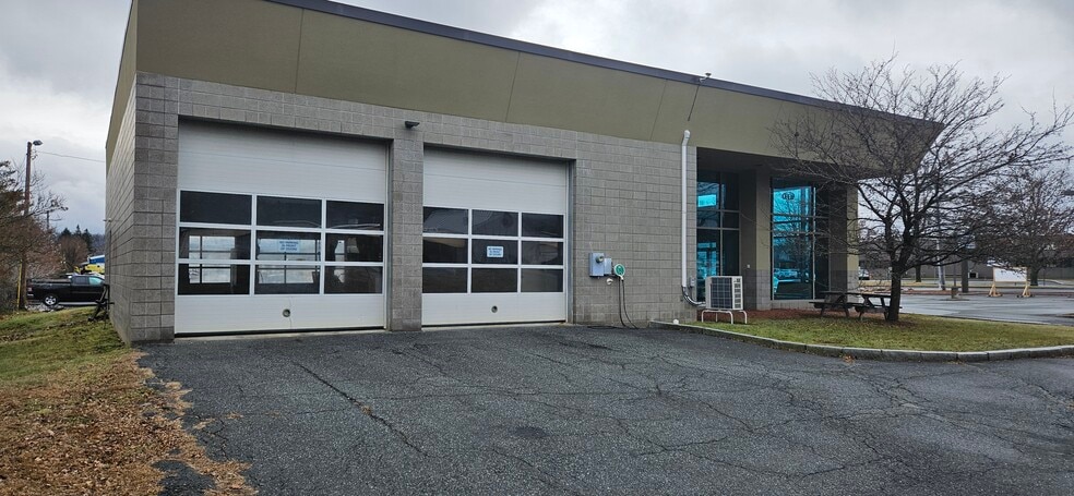 More Photos Of 160 Sykes Mountain Ave, White River Junction Auto Dealership For Sale