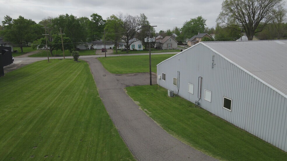 Primary Photo Of 221 W Cherry St, Butler Manufacturing For Sale