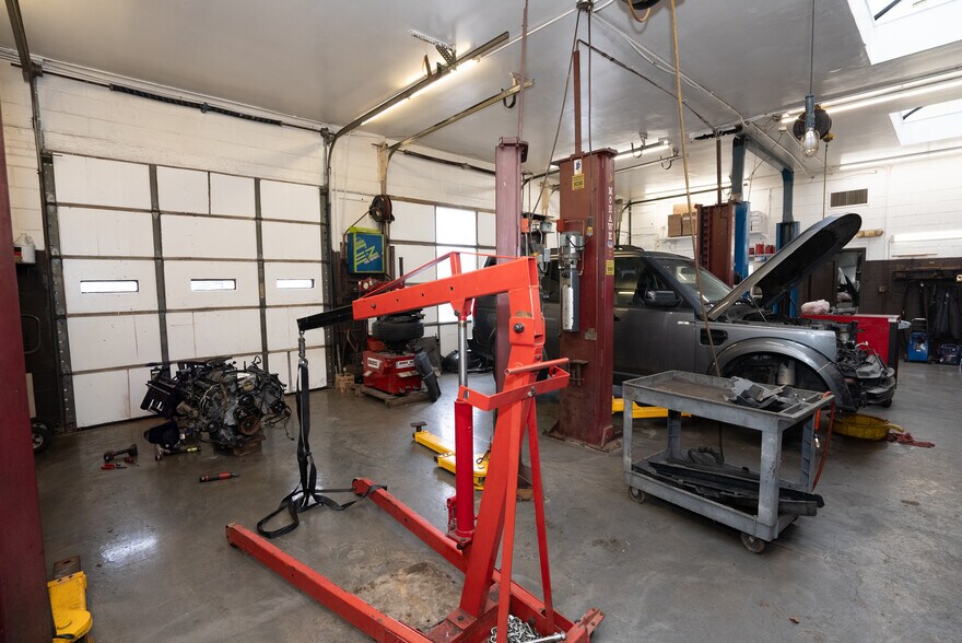 More Photos Of 16130 E Nine Mile Rd, Eastpointe Auto Repair For Sale