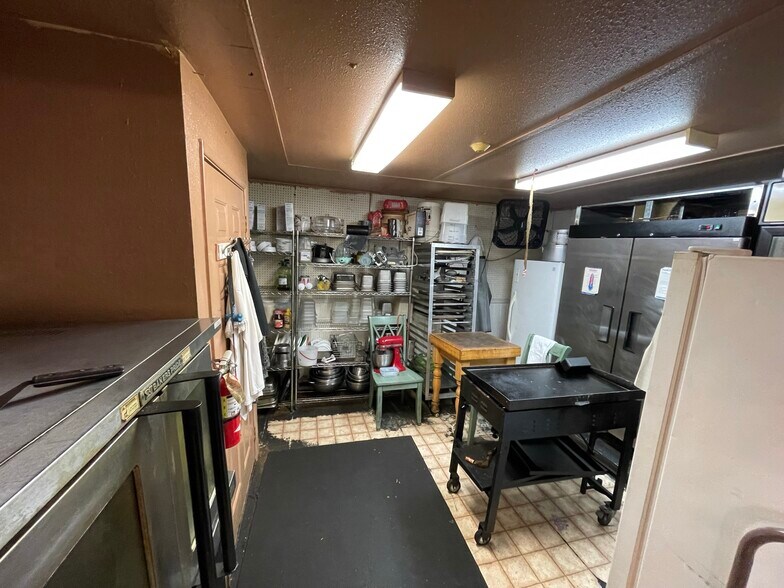 More Photos Of 1277 Bay St, Florence Storefront For Sale
