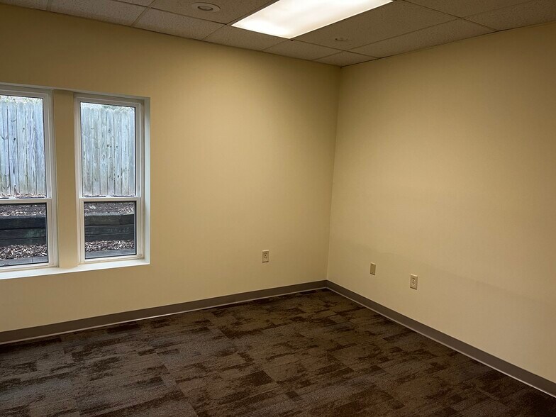More Photos Of 6714 Patterson Ave, Richmond Office For Lease