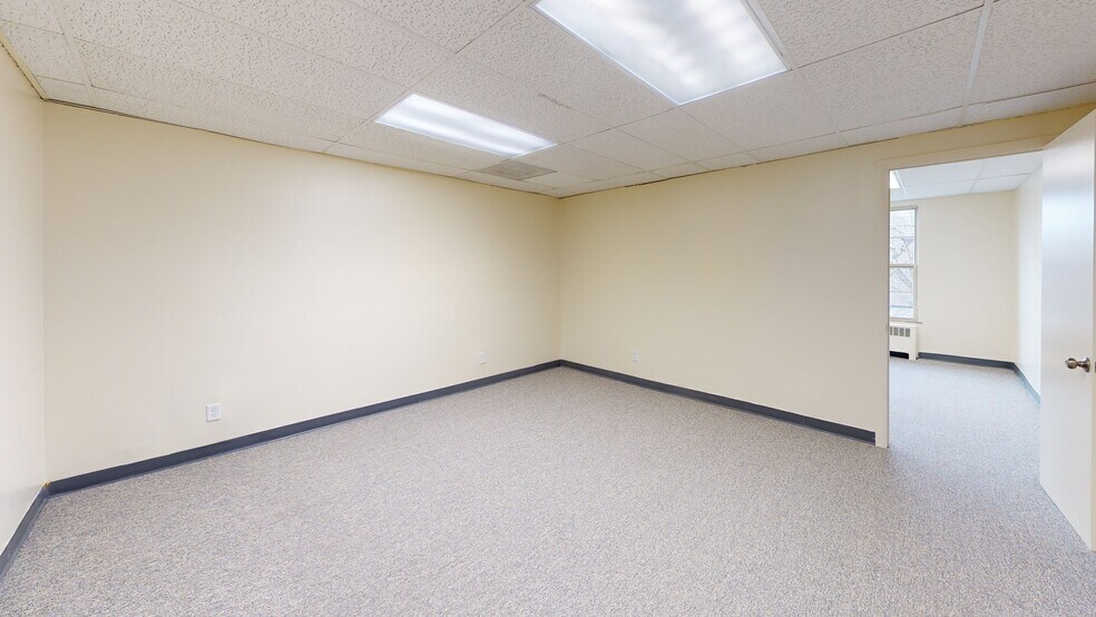 More Photos Of 7364-7390 Reading Rd, Cincinnati Storefront Retail Office For Lease