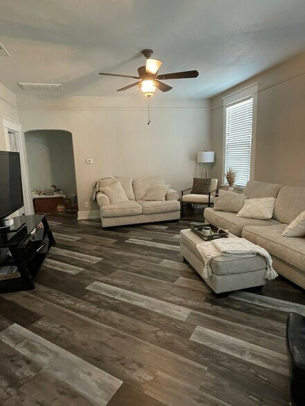 More Photos Of 1231-1241 Broadway Ave, Atwater Storefront Retail Residential For Sale