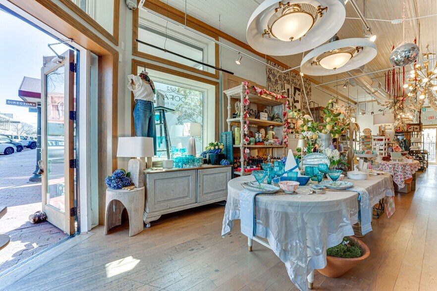 More Photos Of 1008 E 15th St, Plano Storefront Retail Office For Sale