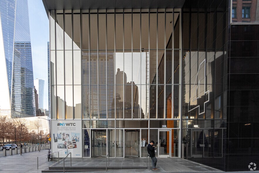 More Photos Of 4 World Trade Center, New York Office For Lease