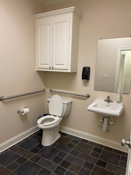 More Photos Of 9456 Jefferson Hwy, Baton Rouge Medical For Lease