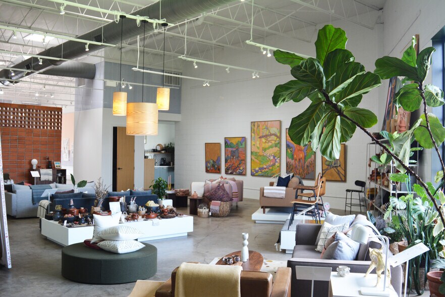 More Photos Of 2530-2532 Converse St, Dallas Light Manufacturing For Sale