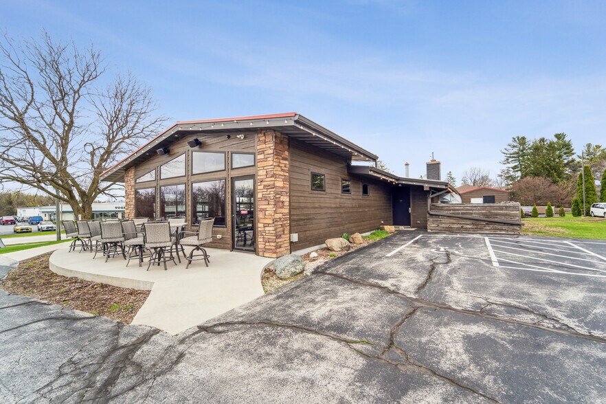 More Photos Of 707 W Park Ave, Kiel Restaurant For Sale