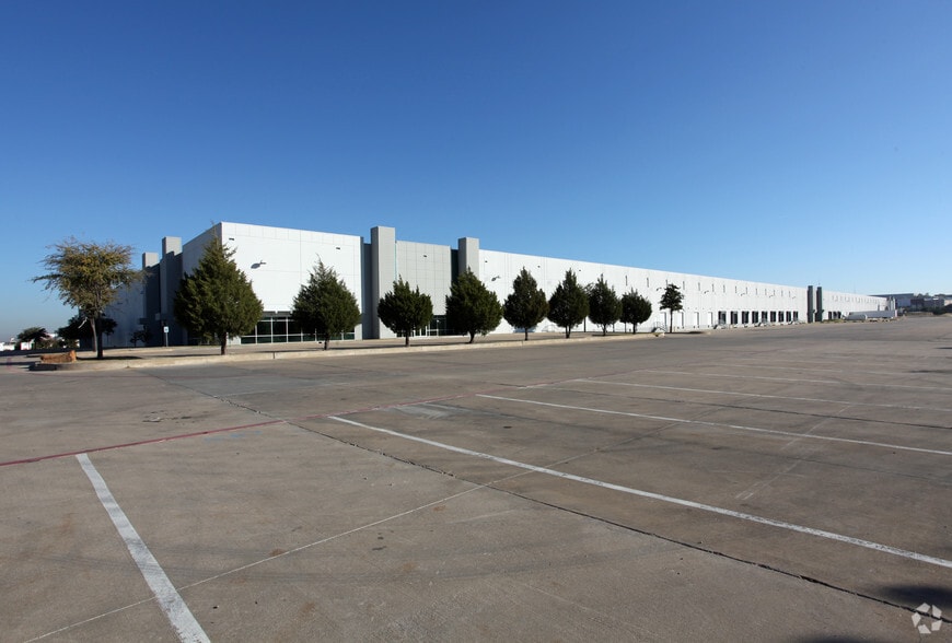 More Photos Of 1421 N Cockrell Hill Rd, Dallas Distribution For Lease