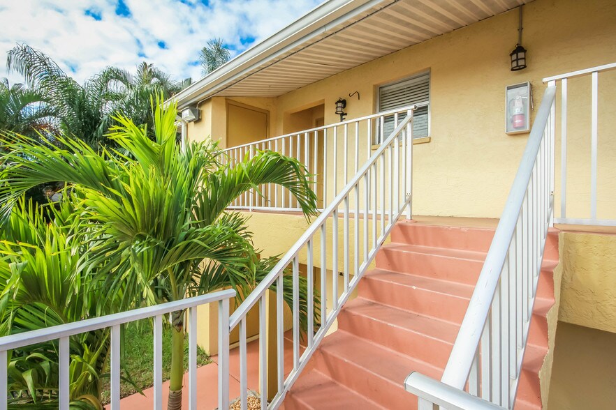 More Photos Of 706 SE 13th Ct, Cape Coral Apartments For Sale