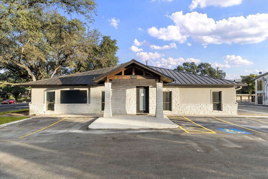 More Photos Of 9518 Tioga Dr, San Antonio Office For Sale