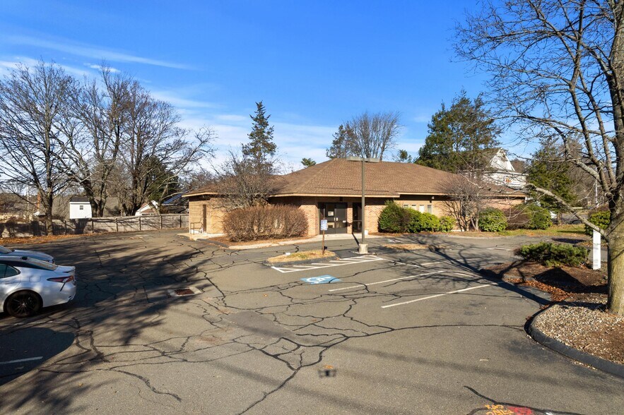 More Photos Of 375 E Center St, Manchester Medical For Sale