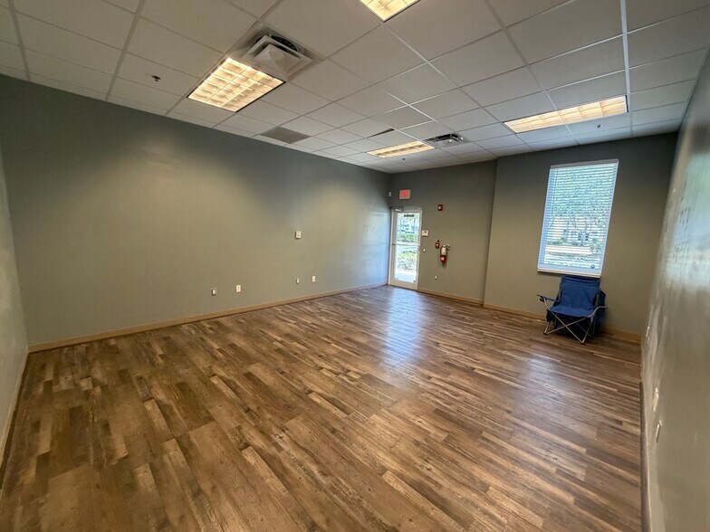 More Photos Of 12960 Commerce Lakes Dr, Fort Myers Warehouse For Sale