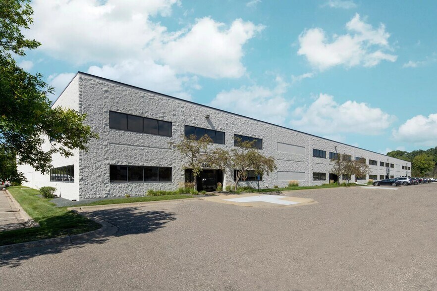 Primary Photo Of 2290-2298 Woodale Dr, Mounds View Manufacturing For Lease