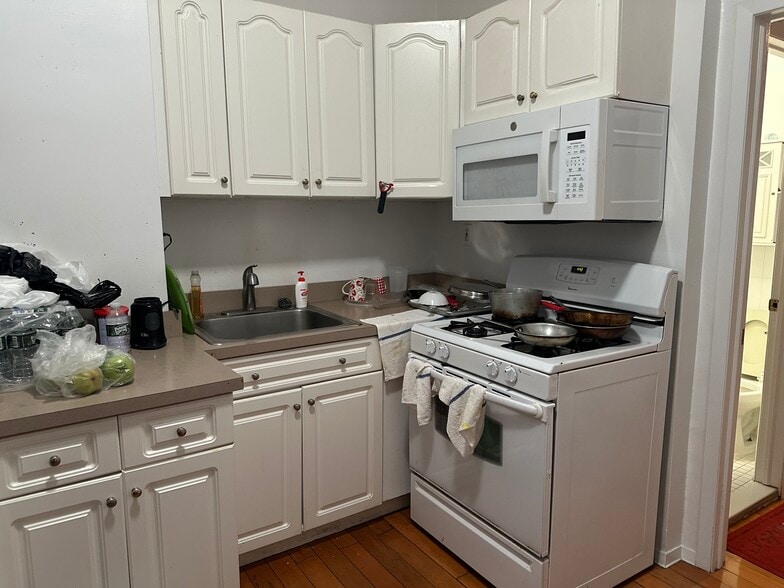 More Photos Of 3060 Steinway St, Astoria Storefront Retail Office For Sale