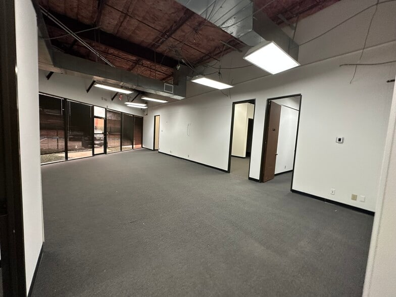 More Photos Of 10595 Westoffice Dr, Houston Light Distribution For Sale