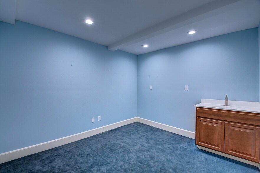 More Photos Of 201 Meadow St, Naugatuck Office For Sale