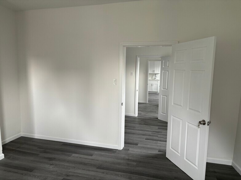 More Photos Of 564-566 Newark Ave, Jersey City Storefront Retail Residential For Sale