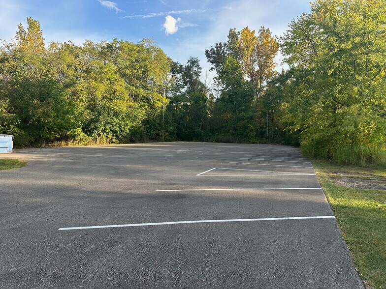 More Photos Of 8437 Mayfield Rd, Chesterland Office For Sale