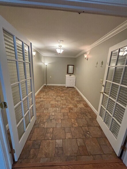 More Photos Of 6600 Grand Central Ave, Vienna Freestanding For Lease