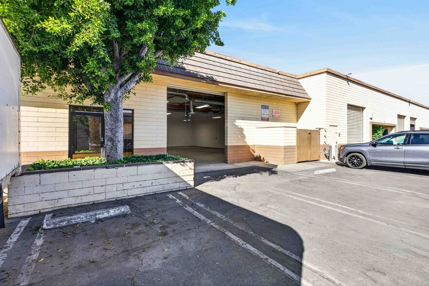 More Photos Of 12455 Branford St, Pacoima Warehouse For Sale